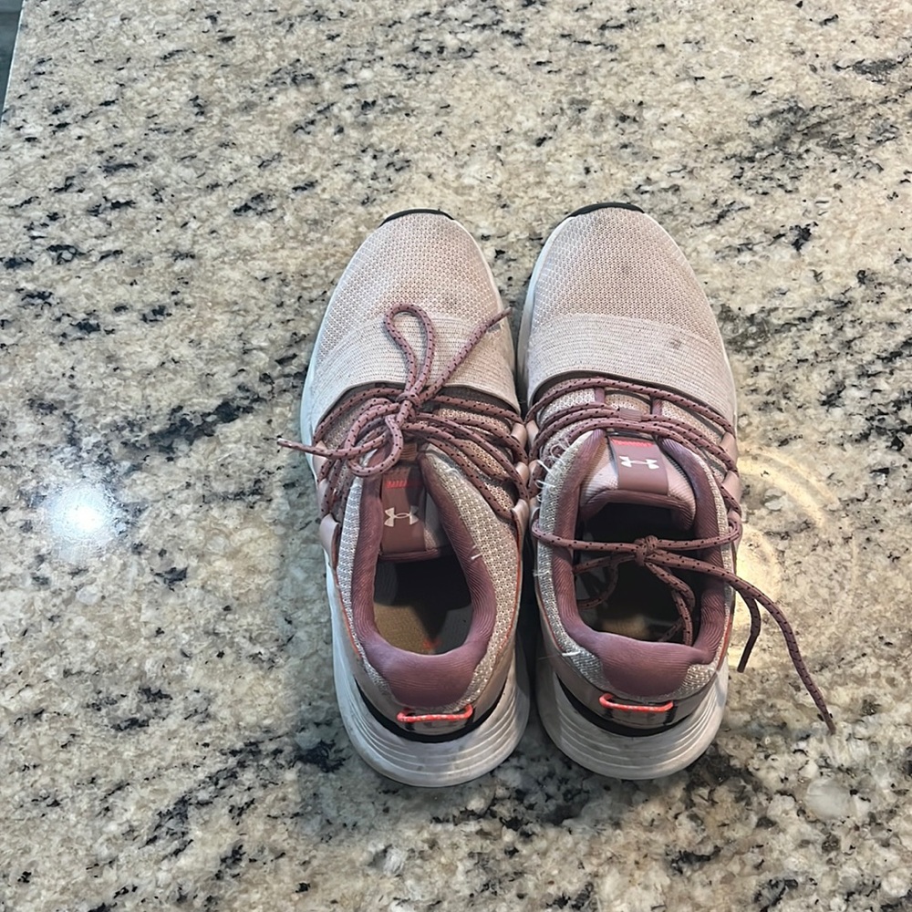 Womens under armour tennis shoes